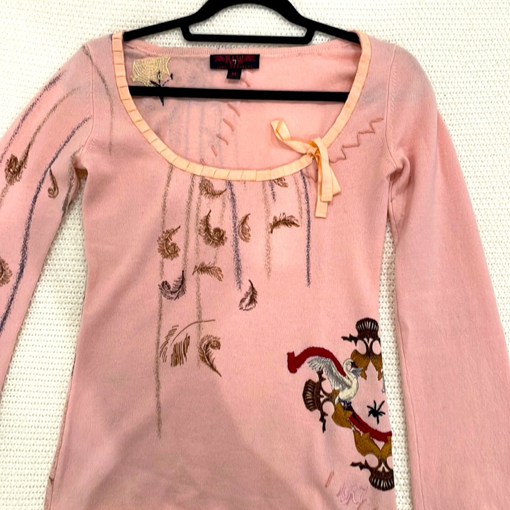 Sweater with long sleeves